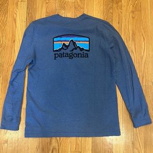 Patagonia Men’s Long Sleeve T-Shirt. size Medium. Blue